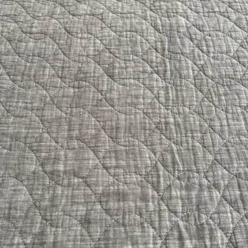 Artisan de Luxe Grey Chambray Quilt/Coverlet • Queen